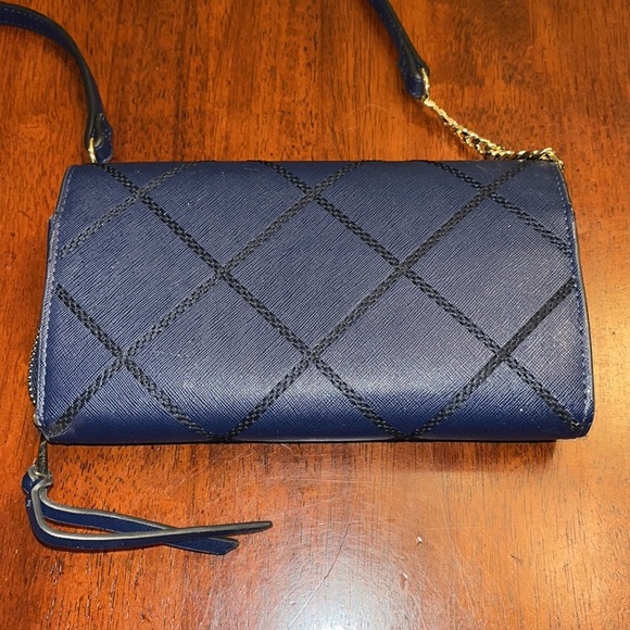 Crown & Ivy crossbody clutch wallet removable strap and 10 cardholders - Picture 11 of 12